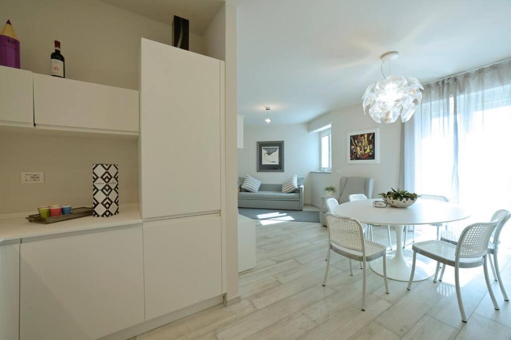 Luxury Apartament Con Garage Vista Mare Alassio Per 6 Persone 외부 사진