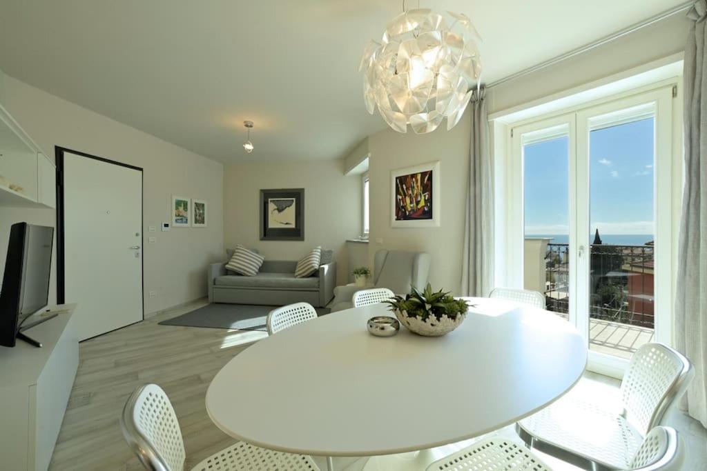 Luxury Apartament Con Garage Vista Mare Alassio Per 6 Persone 외부 사진